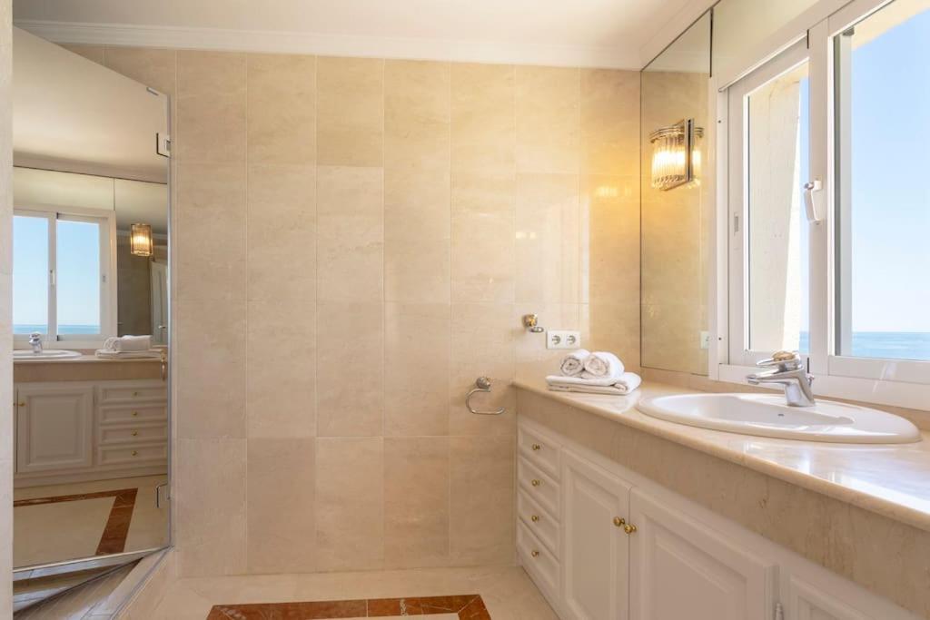 Estepona Luxury Seafront Penthouse With Parking エクステリア 写真